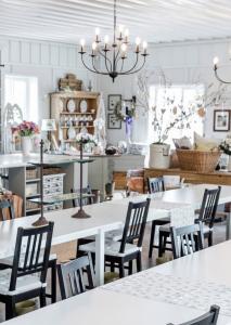Willow Cottage Workshops with Terri Brush